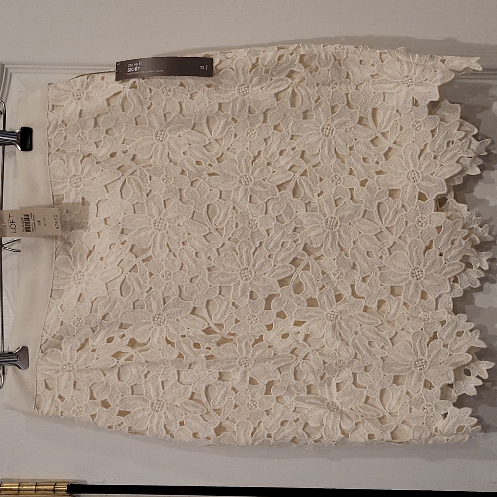 NWT ANN TAYLOR LOFT WHITE APPLIQUED SKIRT